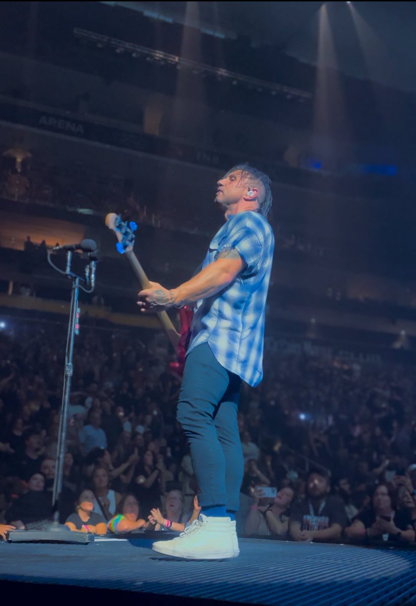 syracuseashley's tweet photo. An evening with @Shinedown &amp;, a crowd full of people who are there for the same reasons as you, could make anyone’s night better! 

TY for another memorable show! 

#shinedown #shinedownfamily #shinedownnation #dancekiddancetour #pittsburgh @PPGPaintsArena https://t.co/TyN08lOGxR