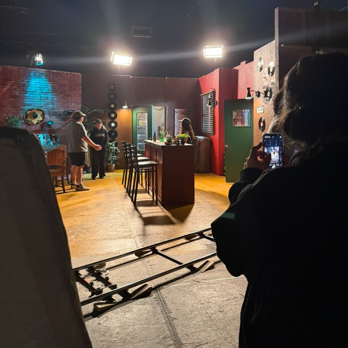 🎬✨ Estudiantes de LCIC y LPCD viven una experiencia internacional en la Vancouver Film School, participando en algunas clases como Diseño de Producción y How a Film Set Works 👏

#UDEMInternational