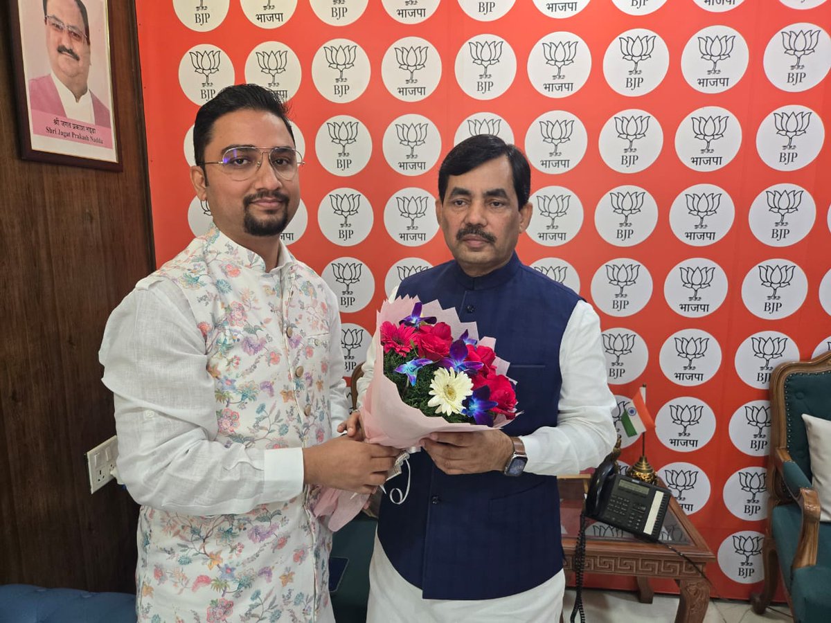 syed_services's tweet image. Had the honour of meeting Syed Shahnawaz Hussain Ji,a very senior leader of the Bharatiya Janata Party, Ex-Cabinet Minister (Civil Aviation, Textiles & Heavy Industries), and National Spokesperson of BJP.
His insightful thoughts, inspiring journey, and unwavering dedication to…