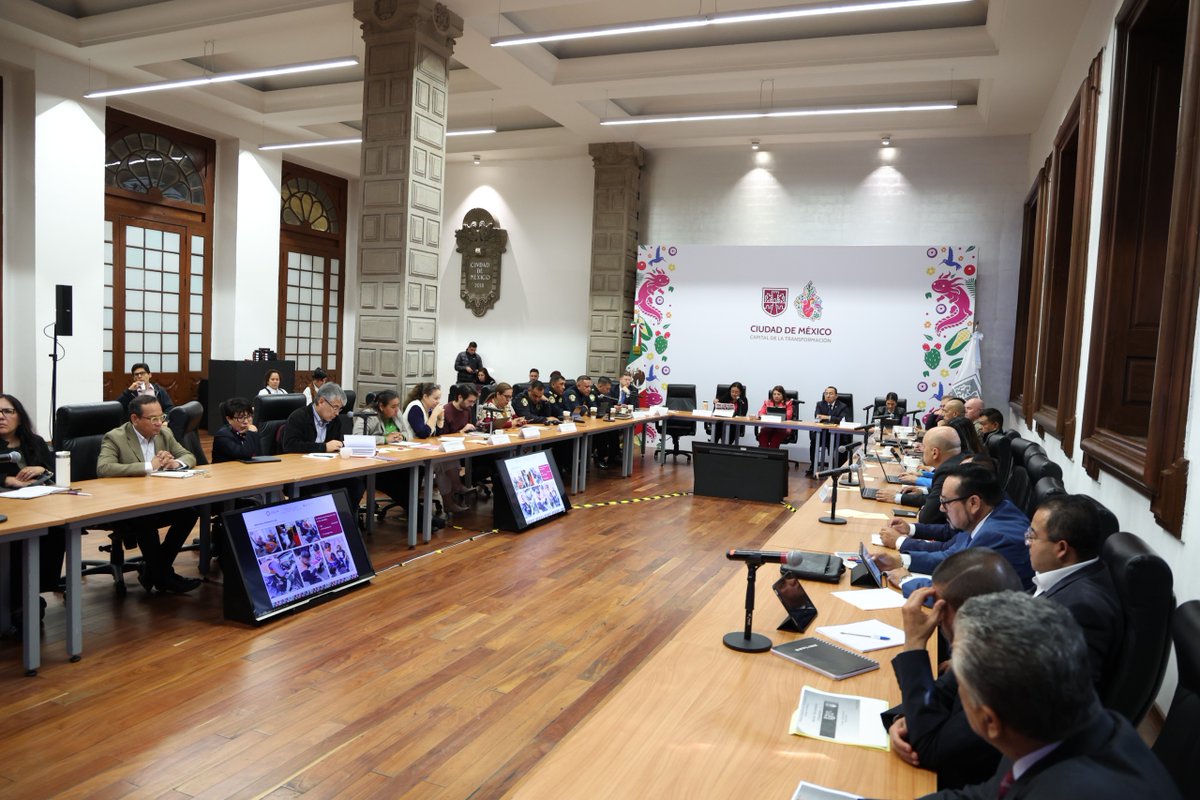ClaraBrugadaM's tweet image. Junto a la alcaldesa @ALEIDAALAVEZ evaluamos los sectores de @Alc_Iztapalapa en el Gabinete de Seguridad por Cuadrantes del día de hoy. Reforzamos la coordinación territorial y las acciones de atención directa para seguir construyendo espacios seguros y en paz para las y los…