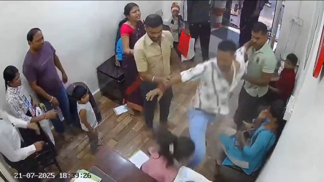Masterji_UPWale's tweet image. Indian Males are losers..
Hitting a woman is their ultimate victory... #Maharashtra