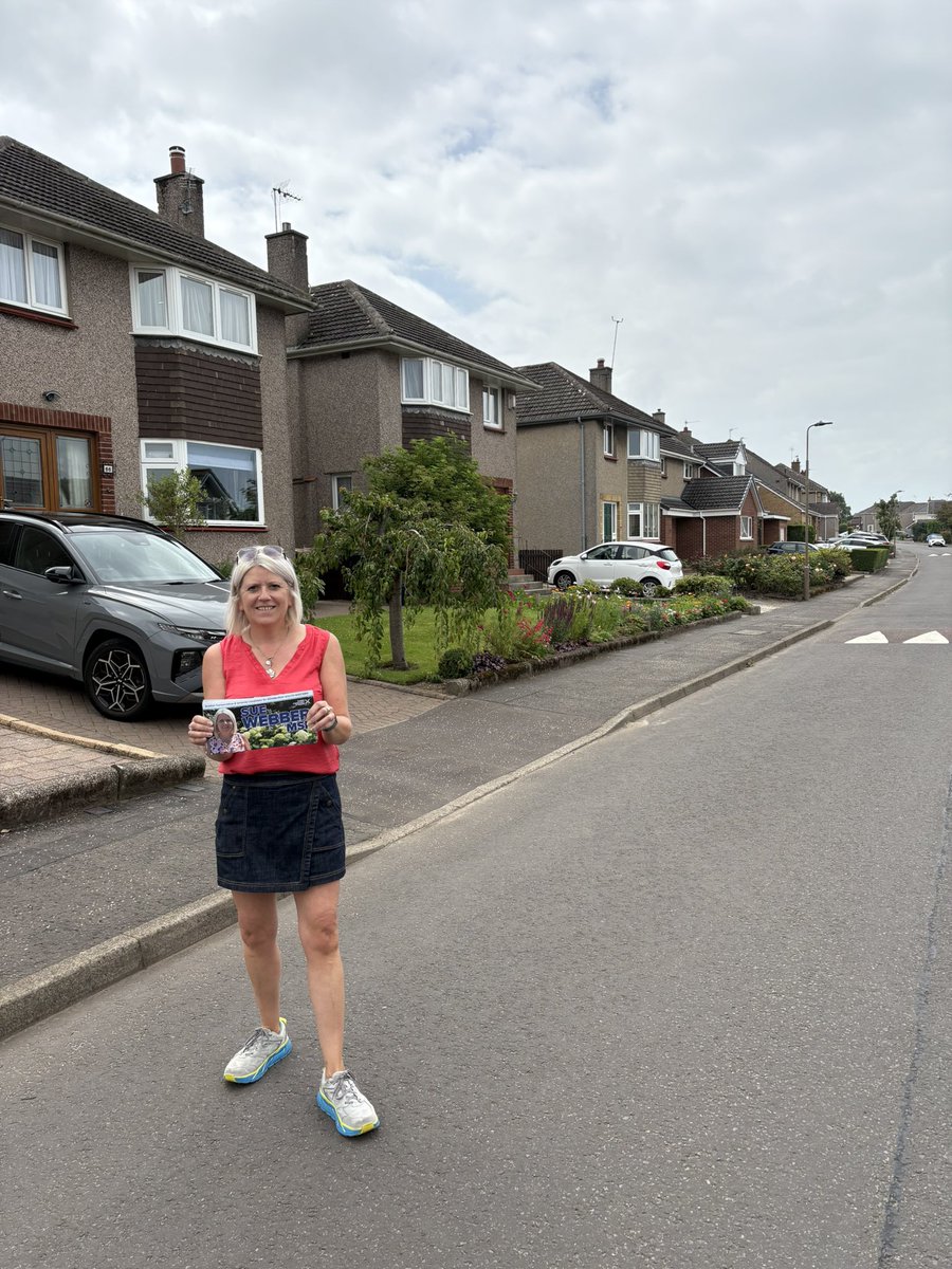 ⛅️ Another sunny session delivering my latest leaflet.

If you’re in Currie keep your eyes peeled for it coming through your letterboxes 📮

🌺 Enjoyed the many chats along the way in residents' gardens too.