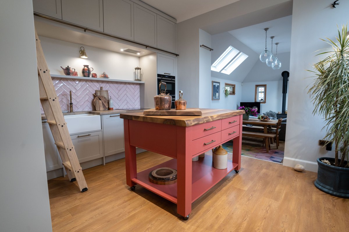 Next up in the Kitchen Designer of the Year £25k-£50k category, we have Daniel McKeating from Kitchens by JS Geddes. 

#KBSA #KBSADesignerAwards