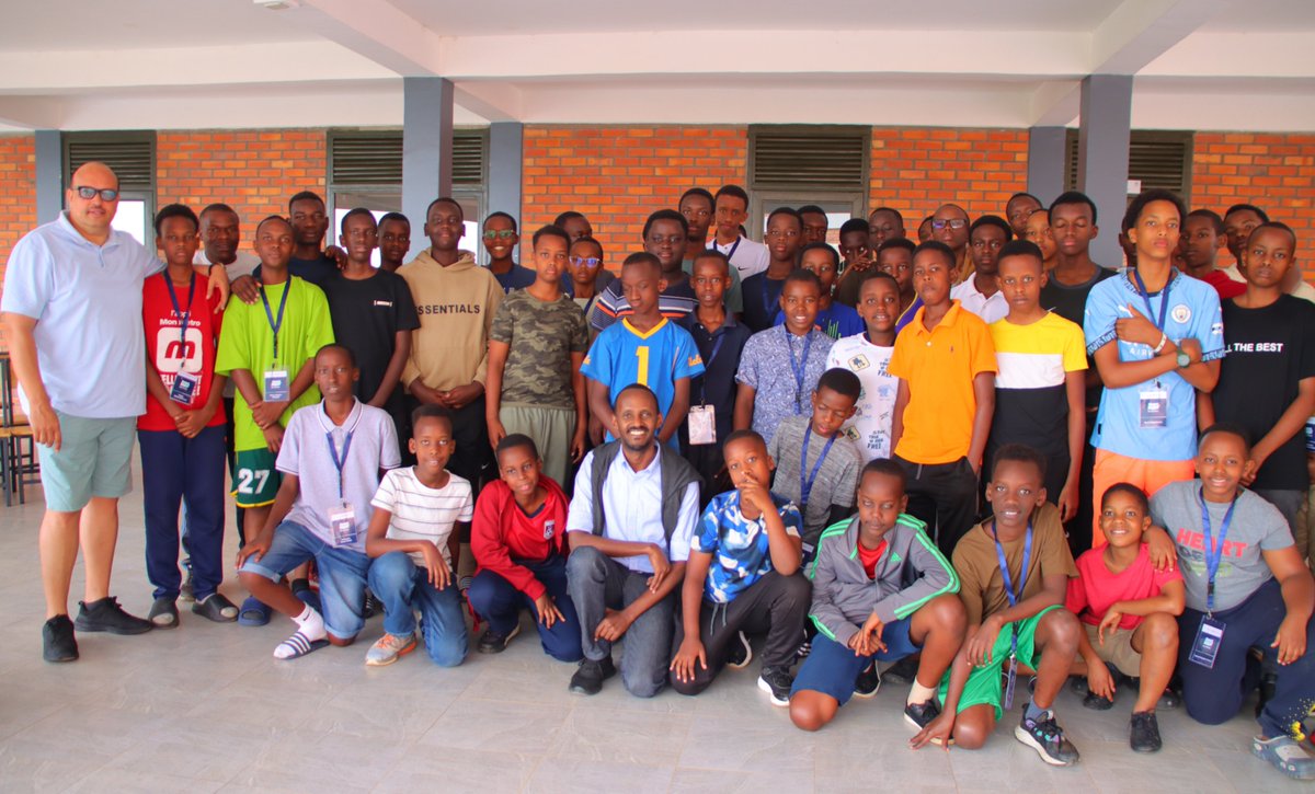 GSF_RC's tweet image. Day 4 of #BoyzToMen featured @antale, CEO of @rwictchamber, who led an insightful talk on Digital Responsibility.
💡 Smarter screen use
💬 Positive online behavior
🎯 Purpose-driven tech habits
#DigitalLiteracy @RwandaICT @RISARwanda @EquiBridge @Rwanda_Child