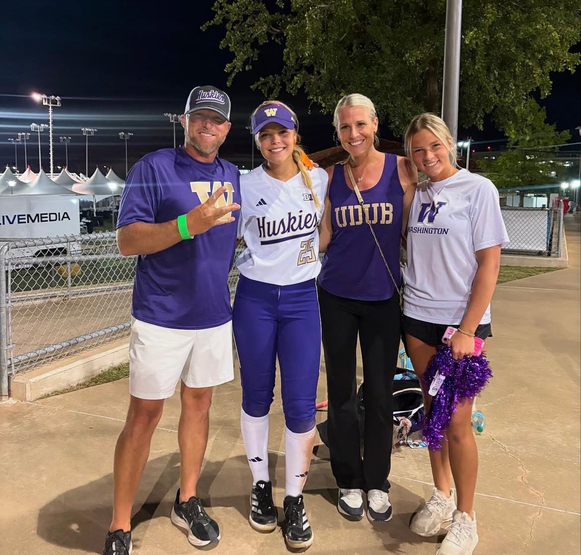 Top Gun 16U National STL (@topgun08stl) on Twitter photo Happy 46th Birthday to Coach Marta today!!! Marta we hope you have a fantastic day!
We hope to get you 3 W’s for your present to keep this <a href="/thealliancefp/">The Alliance Fastpitch</a> Nationals week going!💪🎁🎉🎂 Happy 46th Birthday to Coach Marta today!!! Marta we hope you have a fantastic day!
We hope to get you 3 W’s for your present to keep this <a href="/thealliancefp/">The Alliance Fastpitch</a> Nationals week going!💪🎁🎉🎂
