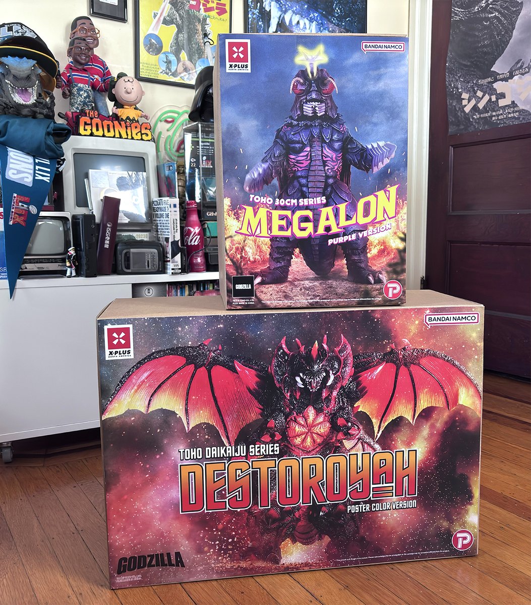 MyKaiju's tweet photo. X-Plus North America Big Box Day! Bigger than I thought. #XPlus #Godzilla #Megalon #Destoroyah #BoxDay https://t.co/UHd4bb6I2g
