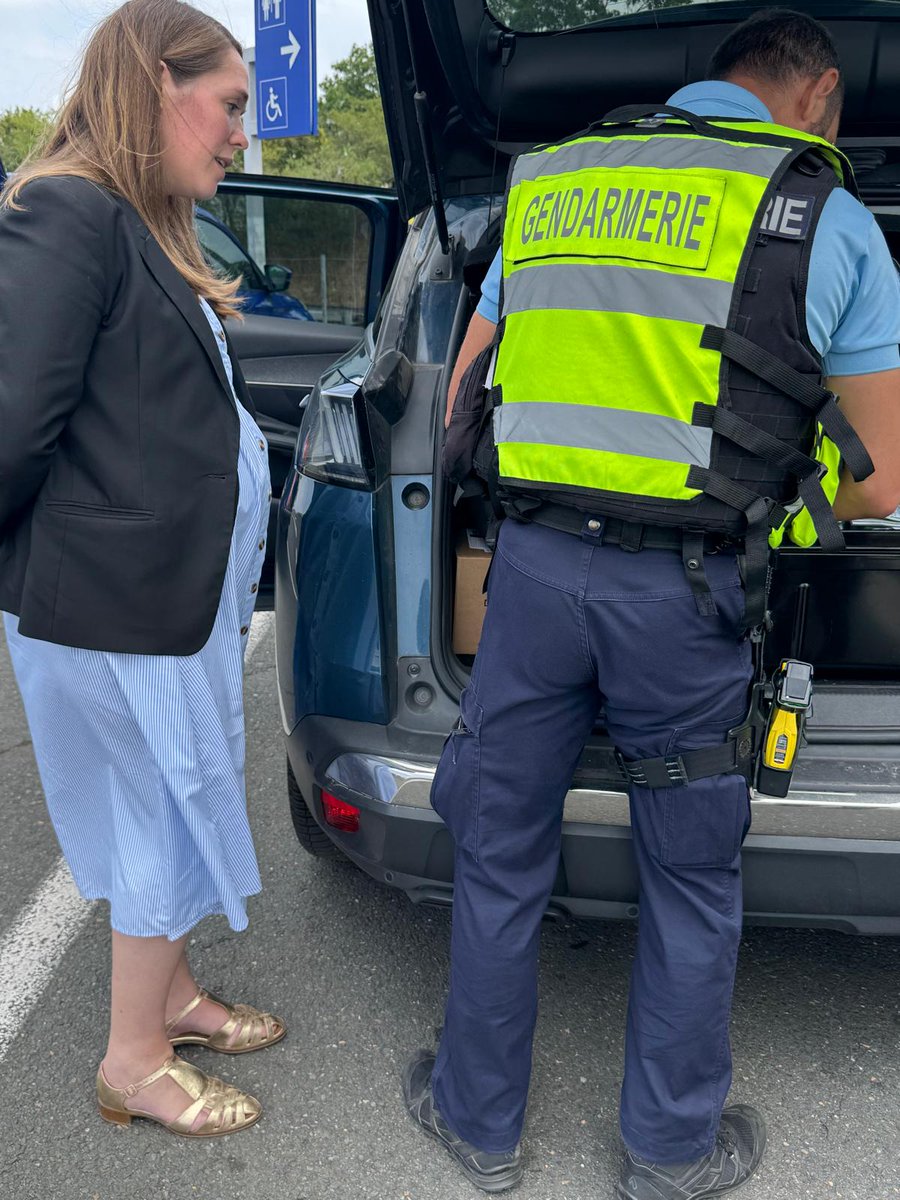 Prefet44's tweet image. #SécuritéRoutière | Contrôles routiers sur l'autoroute et en agglomération, avec Marie Argouarc'h, directrice de cabinet.
Parmi les infractions relevées : alcoolémies, stupéfiants, portable au volant, etc.
Ensemble, sur la route, préservons notre vie et celle des autres !