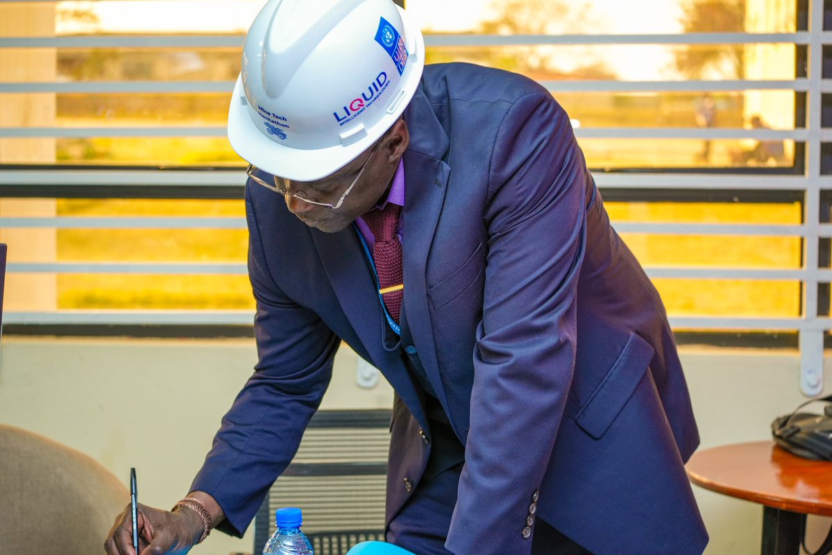 UNDPZambia's tweet image. 📍 The #MineTechHackathon has launched at the Mukuba UniPod.
This multi-partner effort brings together @CBU_Zambia, Mopani, @FNBZambia & @liquid_tech to support youth-driven innovation for sustainable mining.
A bold step towards re- imagining mining in Zambia 🇿🇲