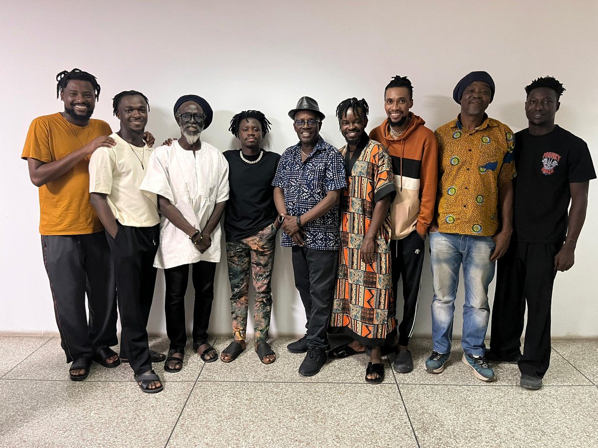 Nkyinkyim Band met with MUSIGA President Bessa Simons to discuss future projects and ways to improve the music scene for bands in Ghana. Exciting times ahead! 🎶🇬🇭 #nkyinkyimband #MUSIGA #GhanaMusic #musicbusiness