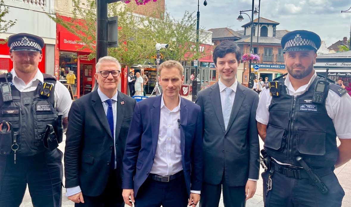 MPSHavering's tweet image. On 23, July, local officers took part in a Live Facial Recognition operation in Romford.
4 arrests were made - shoplifting, breach of harassment order, assault and failing to appear at court.
Local MP's joined officers to see how the technology works & to speak to officers.