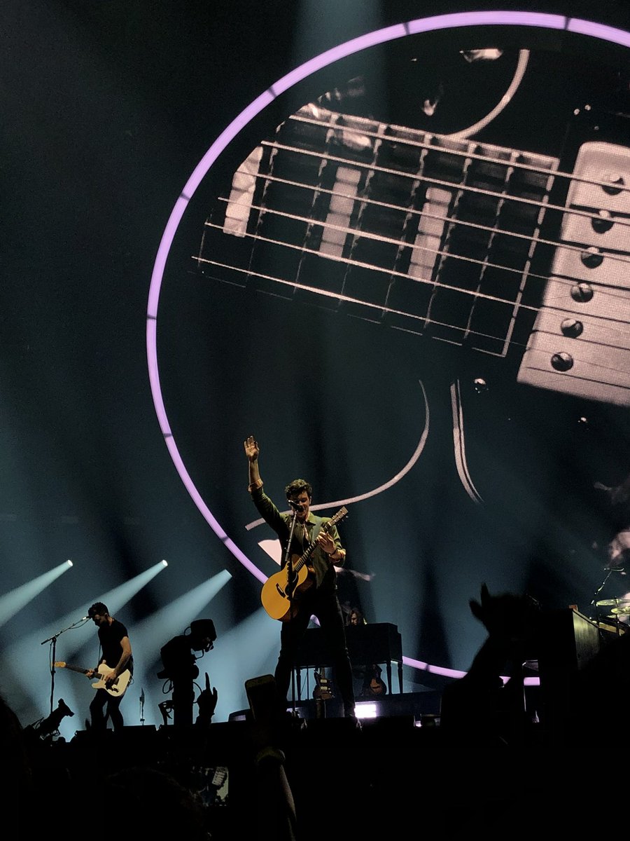 bubblinmendes's tweet image. suprising my friends last minute by flying to copenhagen was so so insane & cute!!! gooood memories 🩷🕺🪩 @ShawnAccess #ShawnOnTheRoadAgain