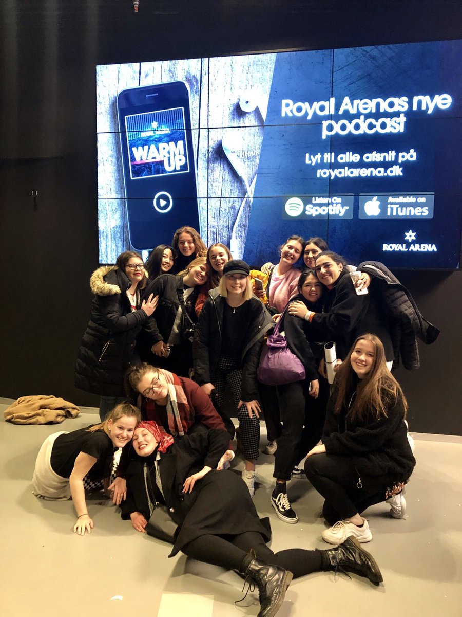 bubblinmendes's tweet image. suprising my friends last minute by flying to copenhagen was so so insane & cute!!! gooood memories 🩷🕺🪩 @ShawnAccess #ShawnOnTheRoadAgain