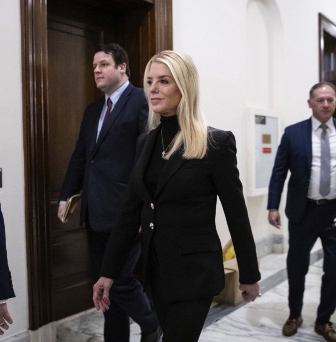 KLeavittNews's tweet image. 🚨BREAKING: Would you support Pam Bondi prosecuting every single person on the Epstein List, even if they are prominent republicans?
YES or NO ?