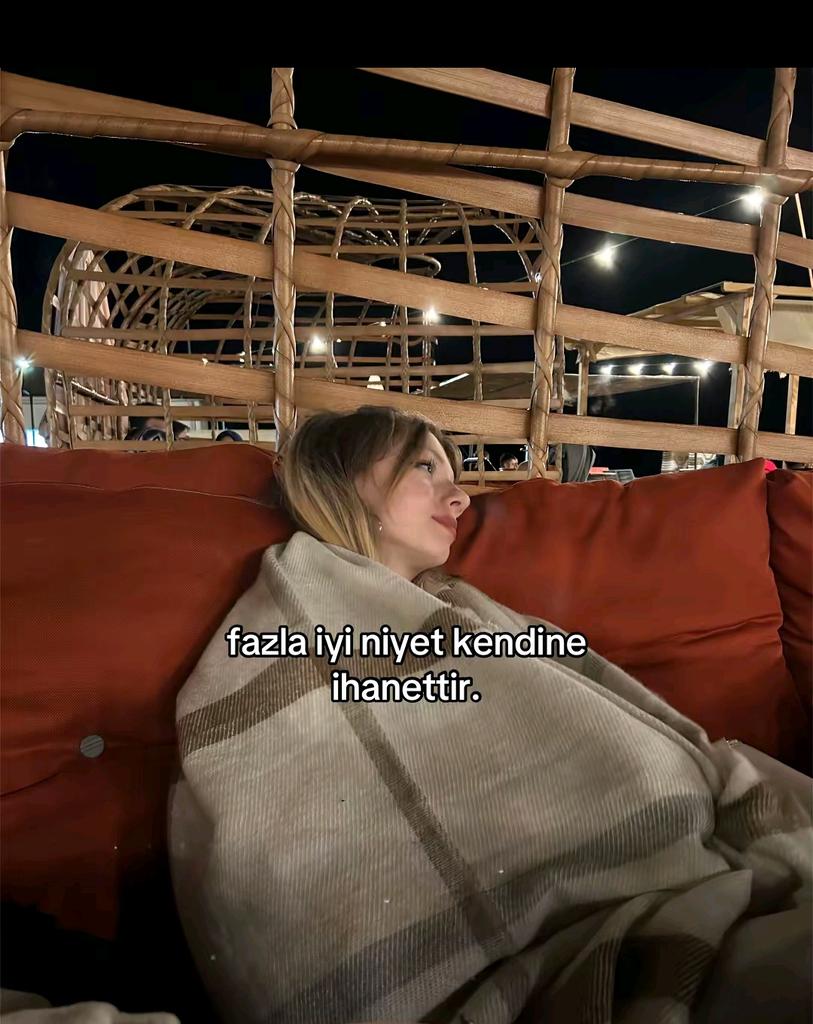 sinem (@kimbusnem) on Twitter photo 