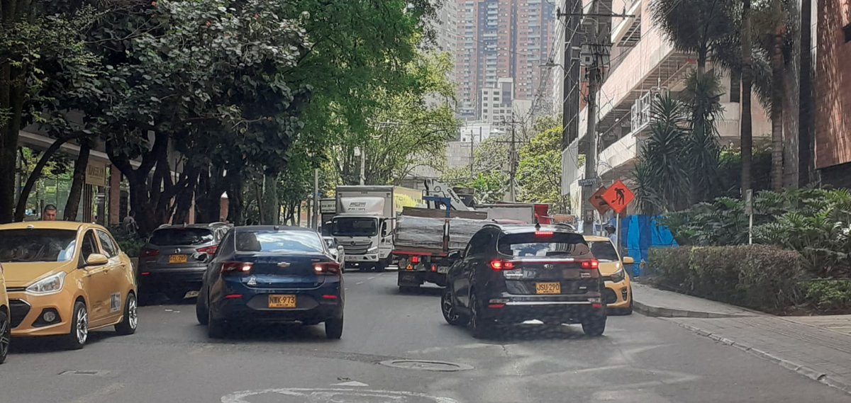 UPlazadelRio's tweet photo. #fico de la w. No me cuelgue @FicoGutierrez @AlcaldiadeMed y @sttmed estamos mamados hagan algo. 30 min para ingresar a la und no joda xxxxz #ciudaddelrioMedellin #parquelinealPotreroCiudaddelRío #medellín @conc https://t.co/zVqpc5BDhE
