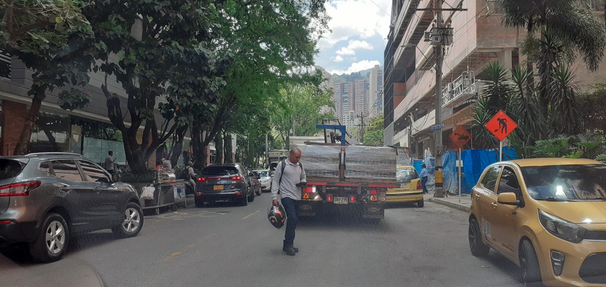 UPlazadelRio's tweet photo. #fico de la w. No me cuelgue @FicoGutierrez @AlcaldiadeMed y @sttmed estamos mamados hagan algo. 30 min para ingresar a la und no joda xxxxz #ciudaddelrioMedellin #parquelinealPotreroCiudaddelRío #medellín @conc https://t.co/zVqpc5BDhE