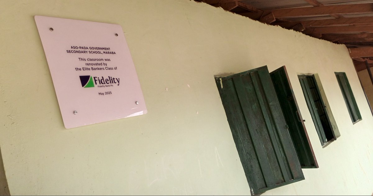 fidelitybankplc's tweet image. Fidelity Bank is empowering the future—one classroom at a time! ✨📚
Through our Fidelity Helping Hands Program (FHHP), we’ve renovated a block of classrooms and donated textbooks to Aso Pada Government Secondary School in Mararaba, Nasarawa State.
Driven by the passion of our…