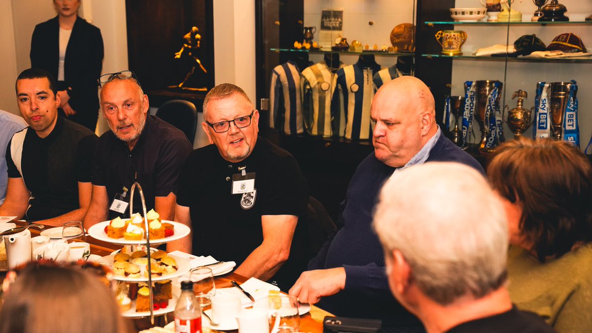 Leemorris__'s tweet image. Looking at the trophy cabinet in the @htafc boardroom, it's really sad that the club has no replica of the 2003-04 Play-off trophy.
Such an important achievement in the club's history & nothing to show for it.