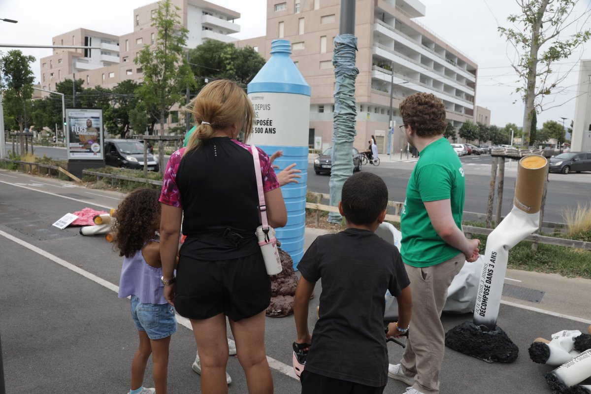 La sensibilisation aux déchets sauvages se poursuit à #Marseille 🚯

Ce jeudi, des déchets XXL ont été installés sur le boulevard Schloesing (9e) pour sensibiliser aux incivilités.

📲 Signalez tout problème de propreté sur l'appli #AdoptezLeREFLEXE 👉ampmetropole.fr/alr.php