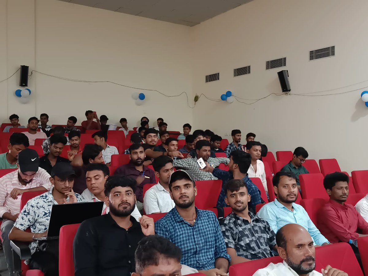 startup_bihar's tweet image. 🚀 Bihar Idea Festival 2025 | Event | West Champaran
Today’s Bihar Idea Festival 2025 event in West Champaran witnessed incredible energy and enthusiasm among aspiring youth!
The event spotlighted innovation, startup journeys, mentorship, and seed funding opportunities.
🌟 With…