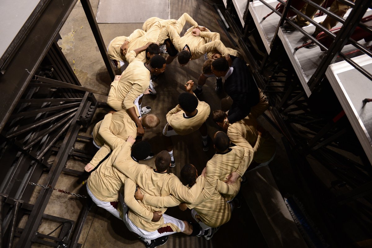 DU_MensHoops's tweet image. #TBT to Chris Udofia&apos;s 18-point and 5-block night to lead the Pios to a share of the 2012-13 WAC regular season title, the program&apos;s second DI conference regular season title.
#GoPios