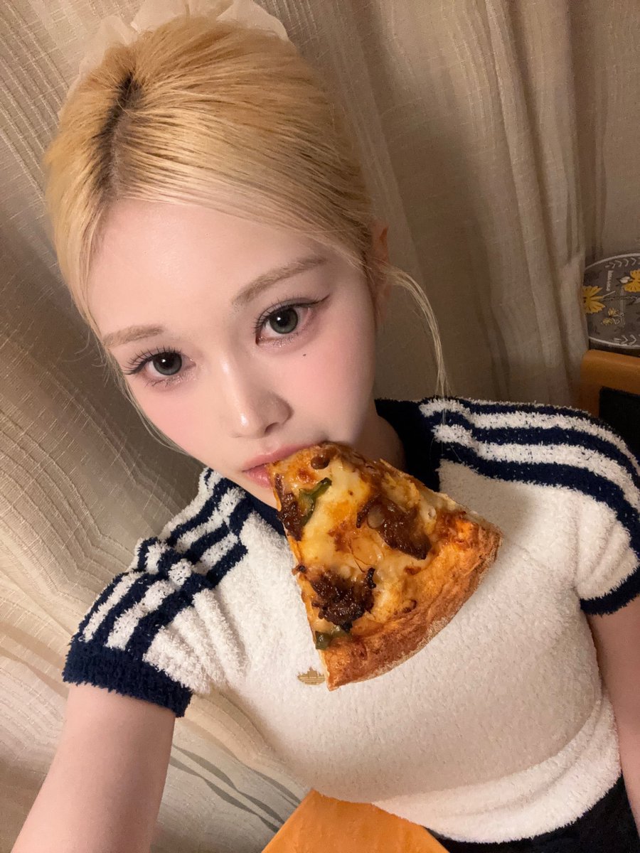 💌 250724 | 10:01PM KST
“nyam nyam mayu, happy 2nd anniversary ♡ WAV, you’ll keep being with me, right?? ♡♡”

#마유 #트리플에스