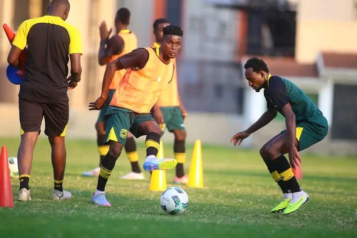 Kickgh's tweet image. Asante Kotoko hold first training at the George Campbell School of Technology, Durban ahead of Kaizer Chiefs game in the 2025 Toyota Cup 🇬🇭❤️
#AsanteKotoko