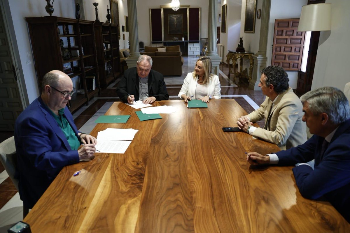 marifrangr's tweet image. ✍️Hoy materializamos con el @Archigranada un acuerdo para la construcción de una iglesia en el barrio de Albayda mediante una permuta de parcelas
Este convenio representa una planificación útil del suelo público y un buen ejemplo de cooperación entre instituciones, a la vez que…