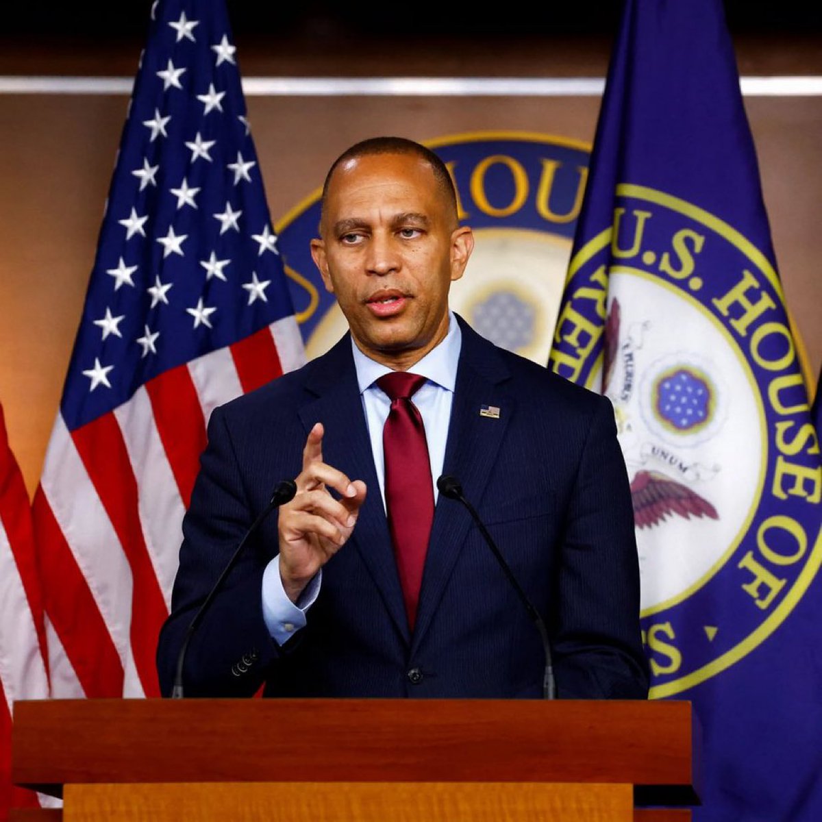 KLeavittNews's tweet image. JUST IN: Fresh leaks reveal that Hakeem Jeffries, the leader of the Democratic Party, was caught red handed funding protests against DOGE, Musk, and Trump.
Should Congress outlaw paying for protests or accepting payment to participate?
A. Yes
B. No