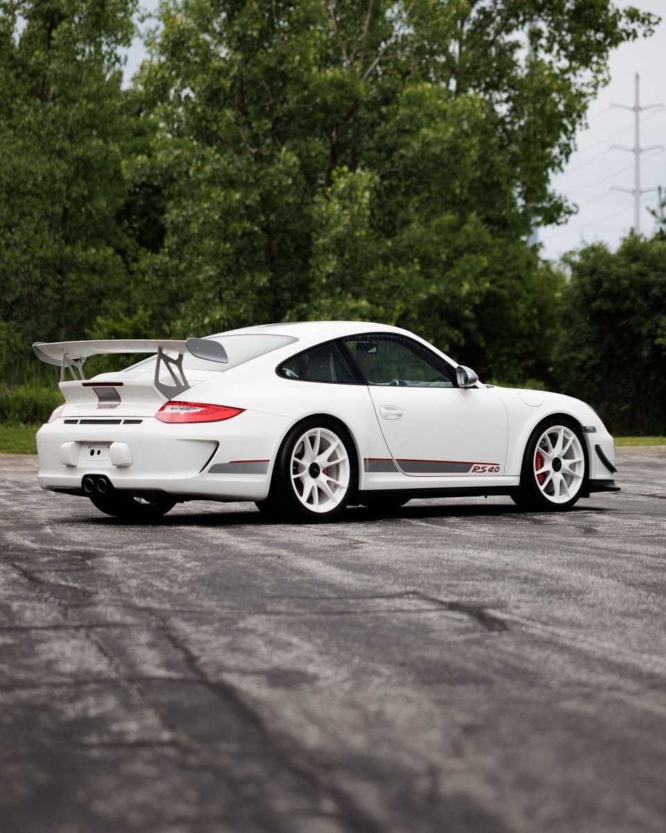 rmsothebys's tweet image. The ultimate Mezger-powered 911.
One of just 600 Porsche 911 GT3 RS 4.0s ever built, this example shows fewer than 160 miles. Finished in Carrara White with red accents and loaded with factory options, it's the last and most potent naturally aspirated RS of the 997.2 era.
A…