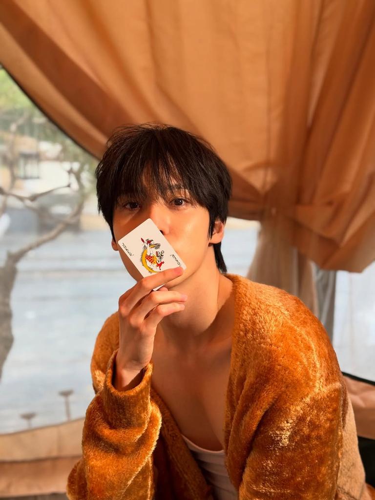 FRANCE_YUNHO's tweet photo. 24.07.25 | INSTAGRAM 📷

[#Yunhois3gram]

"🃏 " 

#ATEEZ #에이티즈 #윤호 #YUNHO

(1/2)
Cr. @/yunou._.u https://t.co/pji3Gcy1jP