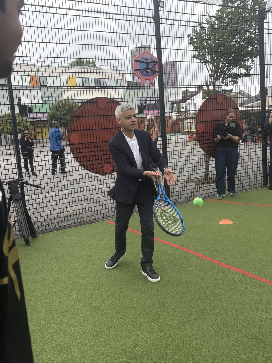 What a joy to see @mayorofldn and lib Peck, director of the Mayors Violence Reduction Unit here in Walthamstow with our brilliant @salaampeacesp team working with Walthamstows young people to inspire them. Fair to say Sadiq will get Wimbledon call up for tennis before me ….😂