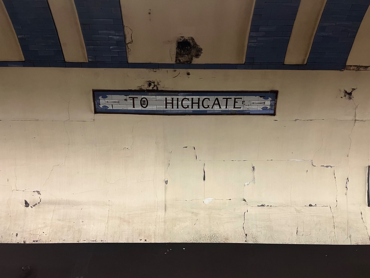 jon_cooper75's tweet image. Camden Town Station NW1, ⬅️⬅️