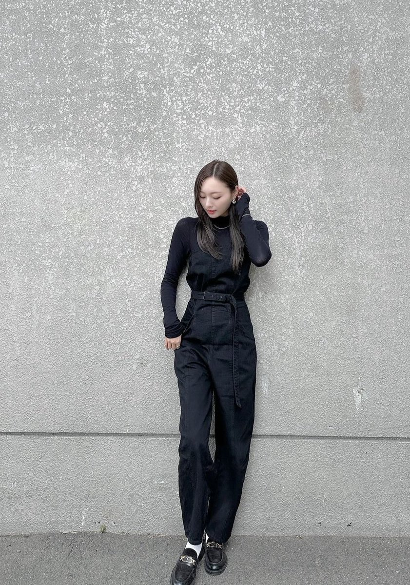 animangablue's tweet photo. There's no look that Umezawa can't pull off in style ✨️

Hands down, the most stylish member of current generation Nogi ❄️ https://t.co/t36BGb7PdD