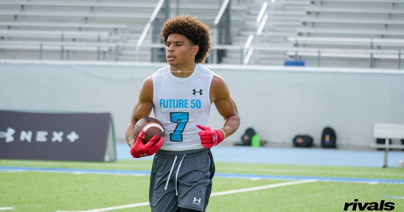 CaneSport's tweet image. Miami Hurricanes, others prioritizing 2027 4-star WR Julius Jones, son of Notre Dame All-American on3.com/teams/miami-hu…