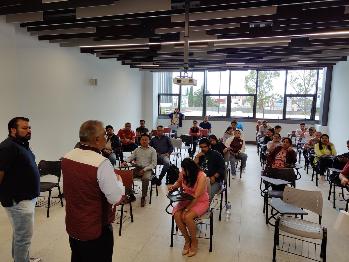 📍 Puebla

Nuestro Secretario General, Prof. Carlos Gómez Rodríguez, visitó el CECyT No. 20 “Natalia Serdán” 🏫, acompañado por integrantes de la Directiva Seccional 👥.

Durante esta jornada, se hizo entrega del equipo de Higiene, Seguridad y Medio Ambiente en el Trabajo 🧯🦺🌱,