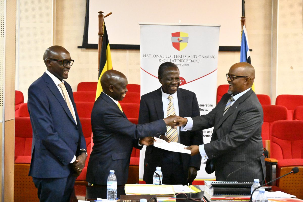 lgrb_uganda's tweet image. 📢Inauguration of New Board Members
Today, the Hon. Minister of @mofpedU @MatiaK5 officiated the handover ceremony of the new Board Members, commending the outgoing Board for its transformative leadership and charging the new Board to align regulation with Uganda’s broader…