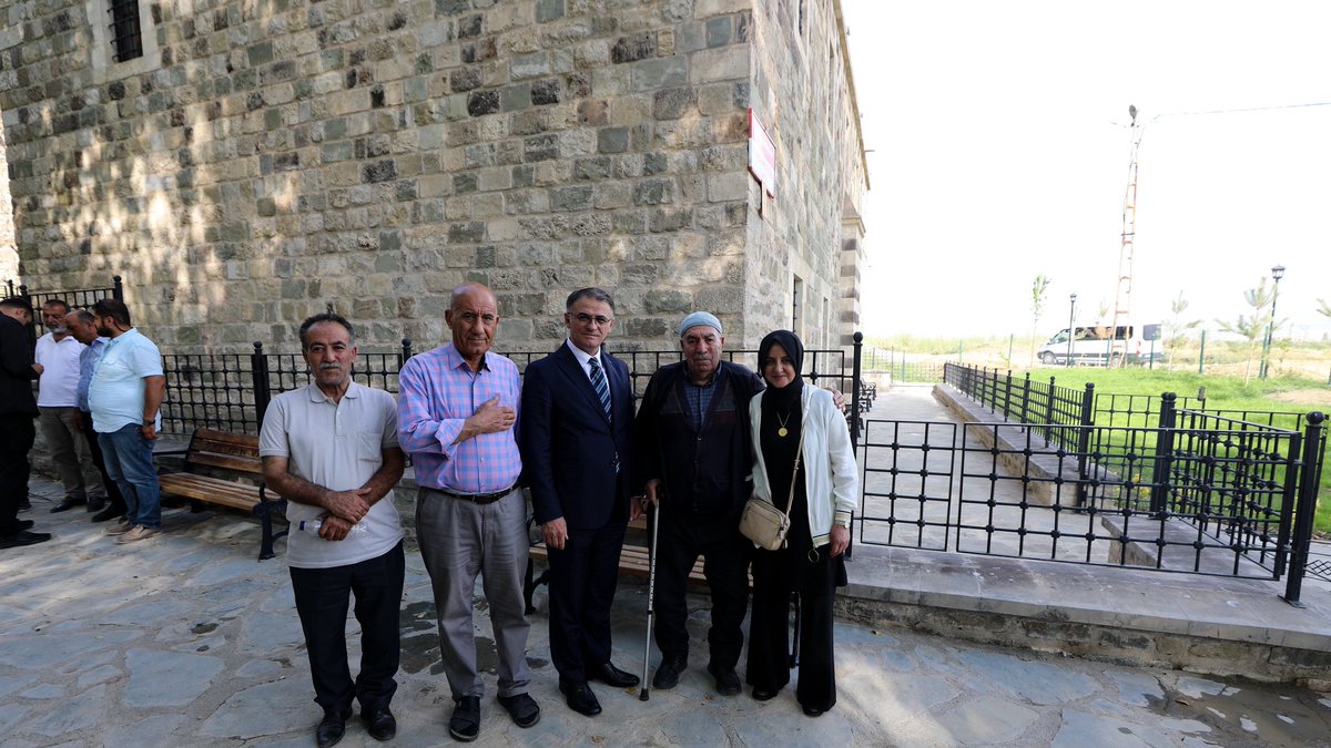 T.C. Van Valiliği 🇹🇷 (@tcvanvaliligi) on Twitter photo Valimiz Sn. Ozan Balcı, Cumhurbaşkanı Başdanışmanı Sn. Gülşen Orhan ile birlikte Eski Van Şehrinde bulunan ve restorasyonu tamamlanarak ibadete açılan tarihi Horhor camiini inceledi.
<a href="/valiozanbalci75/">Ozan Balcı</a> Valimiz Sn. Ozan Balcı, Cumhurbaşkanı Başdanışmanı Sn. Gülşen Orhan ile birlikte Eski Van Şehrinde bulunan ve restorasyonu tamamlanarak ibadete açılan tarihi Horhor camiini inceledi.
<a href="/valiozanbalci75/">Ozan Balcı</a>
