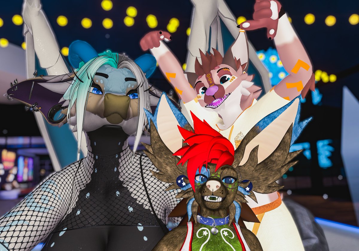 CeruleStardust's tweet image. Me and @OliviaPigeons casually bumped in to @_Hyroe_ last night