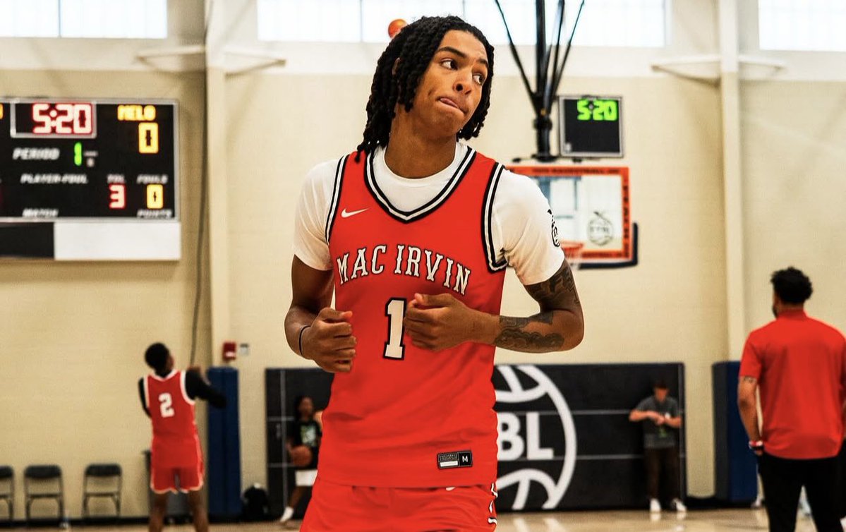 StellarHoops's tweet image. Class of 2026 6’6 (Mac Irvin Fire EYBL) Lincoln Williams holds offers from Xavier, DePaul, Arizona State and more. Lincoln is a consistent shooter on the perimeter, gets others involved in their spots, rebounds, throws down electric dunks, impactful on the defensive end &amp;amp; vocal.