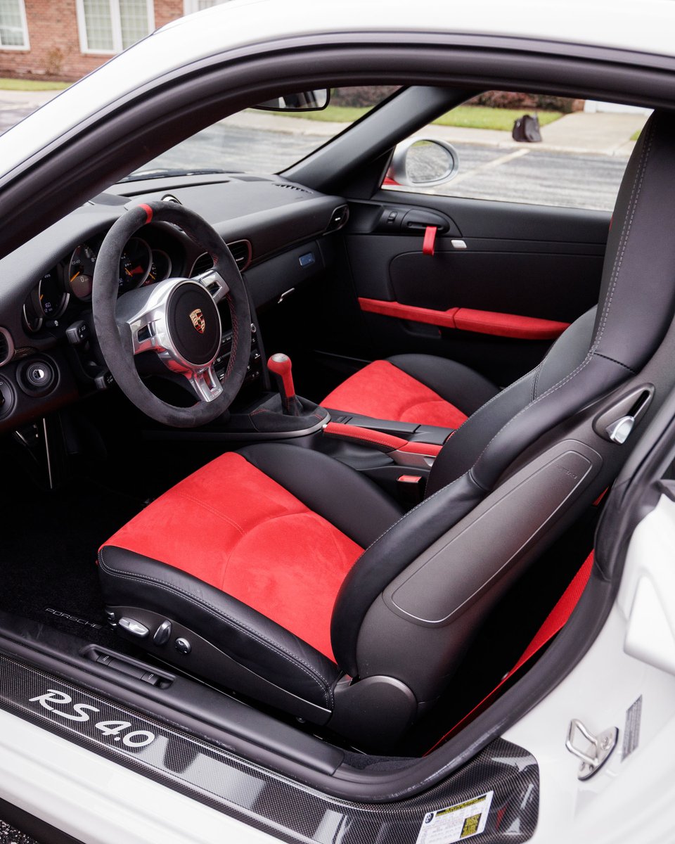 rmsothebys's tweet image. The ultimate Mezger-powered 911.
One of just 600 Porsche 911 GT3 RS 4.0s ever built, this example shows fewer than 160 miles. Finished in Carrara White with red accents and loaded with factory options, it's the last and most potent naturally aspirated RS of the 997.2 era.
A…