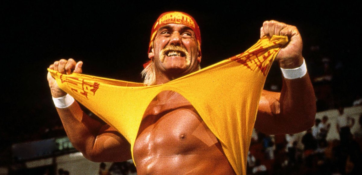 RevistaMecha's tweet image. Murió Hulk Hogan. La lucha libre alcanzó dimensiones nunca antes vistas con él. Fue parte vital del crecimiento del deporte en los 80s con Hulkamania y en los 90s con NWO. En los últimos años, su racismo y su personalidad anti-humanitaria dañaron su legado.