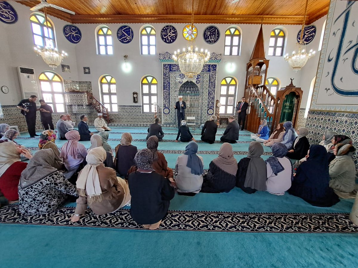 Dr Sadık Ahmedin vefatının 30 .  Yıli münasrbetiyle  B.Trakya'ya gelen T.C  Aile ve Sosyal Hizmetler Bakani Sn .Mahinur Göktaş  hanımi Kırmahalle camiinde  bayan irsad ekibimiz karşıladilar.