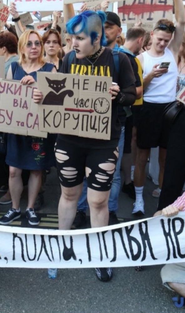 Info53917080's tweet image. ‼️Пам'ятаєте акцію "Капітуляції ні"?
Коли йобнуті верещали, що Зеленський здасть Україну, хоча він і не збирався, а коли не здав, що лише завдяки їм?
Те саме зараз буде з "картонними революціонерами".
Будуть волати, що Президент посилив антикорупцію завдяки їх збіговиськам.