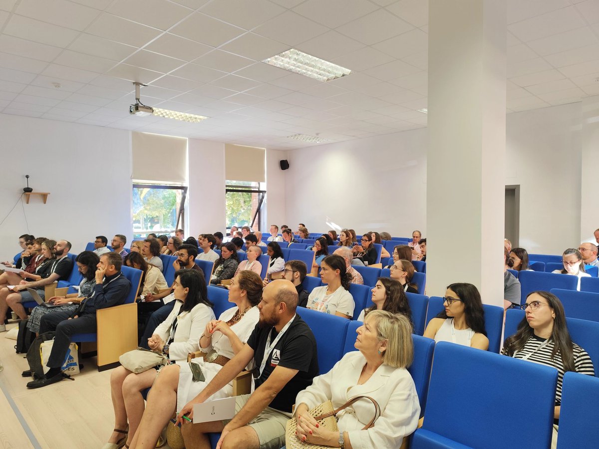 icn2nano's tweet image. 🗣️ We're at @ascos2025, aimed to promote discussions & #ResearcNetworking among both young & leading scientists in the optical chemical & biochemical #sensors field.
🤝 @Sla27para presented the event & Dr @maria_SoAz a tutorial on Silicon #Photonic Interferometric Sensors.