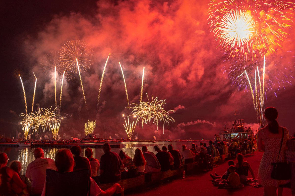 sunyoswego's tweet image. Happy Harborfest! π We're proud to partner with Oswego County to host free shuttles from SUNY Oswego and sponsor kids' programming this weekend.
π Shuttles loop daily from Romney:
Thurs: 4 p.m.β11:58 p.m.
FriβSat: 10 a.m.β12:11 a.m.
Sun: 10 a.m.β7:04 p.m.
See you there! ππ