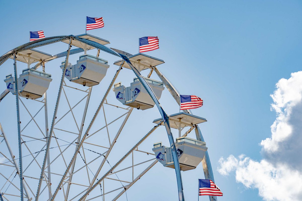 sunyoswego's tweet image. Happy Harborfest! π We're proud to partner with Oswego County to host free shuttles from SUNY Oswego and sponsor kids' programming this weekend.
π Shuttles loop daily from Romney:
Thurs: 4 p.m.β11:58 p.m.
FriβSat: 10 a.m.β12:11 a.m.
Sun: 10 a.m.β7:04 p.m.
See you there! ππ
