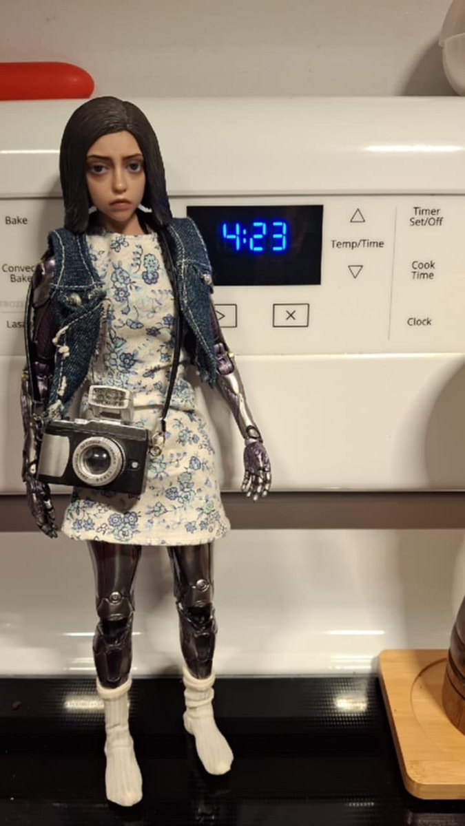 alexiogrenier's tweet photo. Are you sleepy, Alita ? #SleepyAlita #4AM #Meh #BoredAlita #AlitaArmy #AlitaFace #Omg #Haha #GoBackToBed https://t.co/5o2V7M5ypN