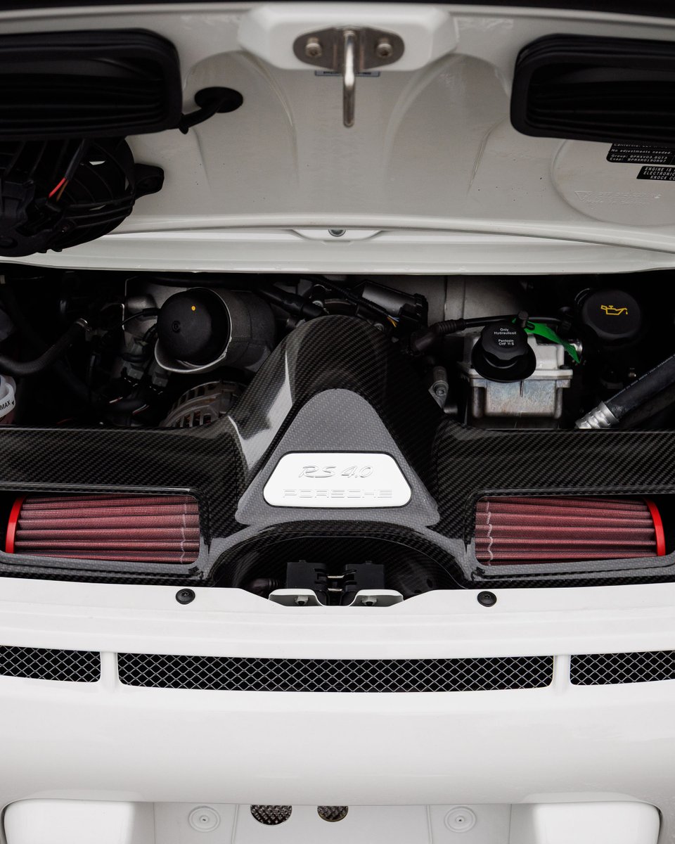 rmsothebys's tweet image. The ultimate Mezger-powered 911.
One of just 600 Porsche 911 GT3 RS 4.0s ever built, this example shows fewer than 160 miles. Finished in Carrara White with red accents and loaded with factory options, it's the last and most potent naturally aspirated RS of the 997.2 era.
A…