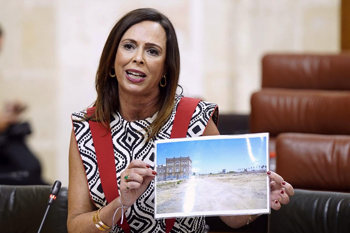 Consejería de Fomento de la Junta de Andalucía (@fomentoand) on Twitter photo ☝️🏘 La <a href="/AndaluciaJunta/">Junta de Andalucía</a> defiende su impulso a la vivienda en #Sevilla frente a la parálisis del Gobierno central
🏗 <a href="/Rocio_DiazJ/">Rocío Díaz Jiménez</a> destaca que el Gobierno andaluz ha promovido seis veces más vivienda en Sevilla que los socialistas entre 2012 y 2018✅️
🔗 lajunta.es/5skgn ☝️🏘 La <a href="/AndaluciaJunta/">Junta de Andalucía</a> defiende su impulso a la vivienda en #Sevilla frente a la parálisis del Gobierno central
🏗 <a href="/Rocio_DiazJ/">Rocío Díaz Jiménez</a> destaca que el Gobierno andaluz ha promovido seis veces más vivienda en Sevilla que los socialistas entre 2012 y 2018✅️
🔗 lajunta.es/5skgn